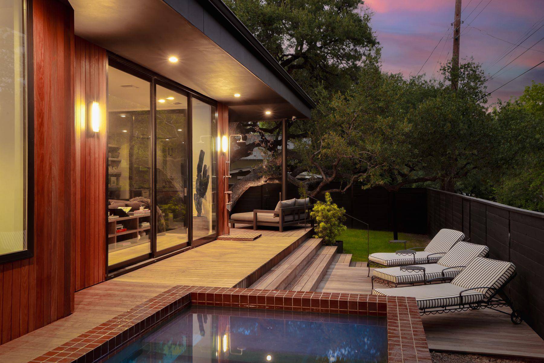 800 W James ST, Austin, TX 78704