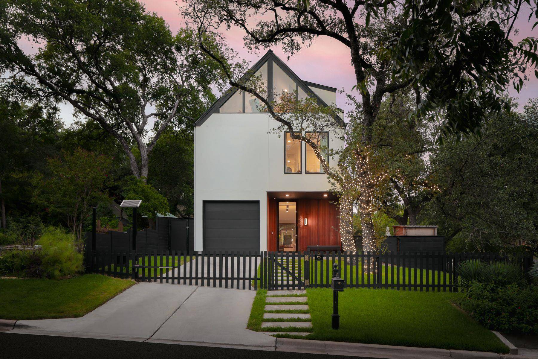 800 W James ST, Austin, TX 78704