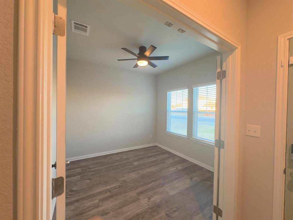803 East ST, Hutto, TX 78634