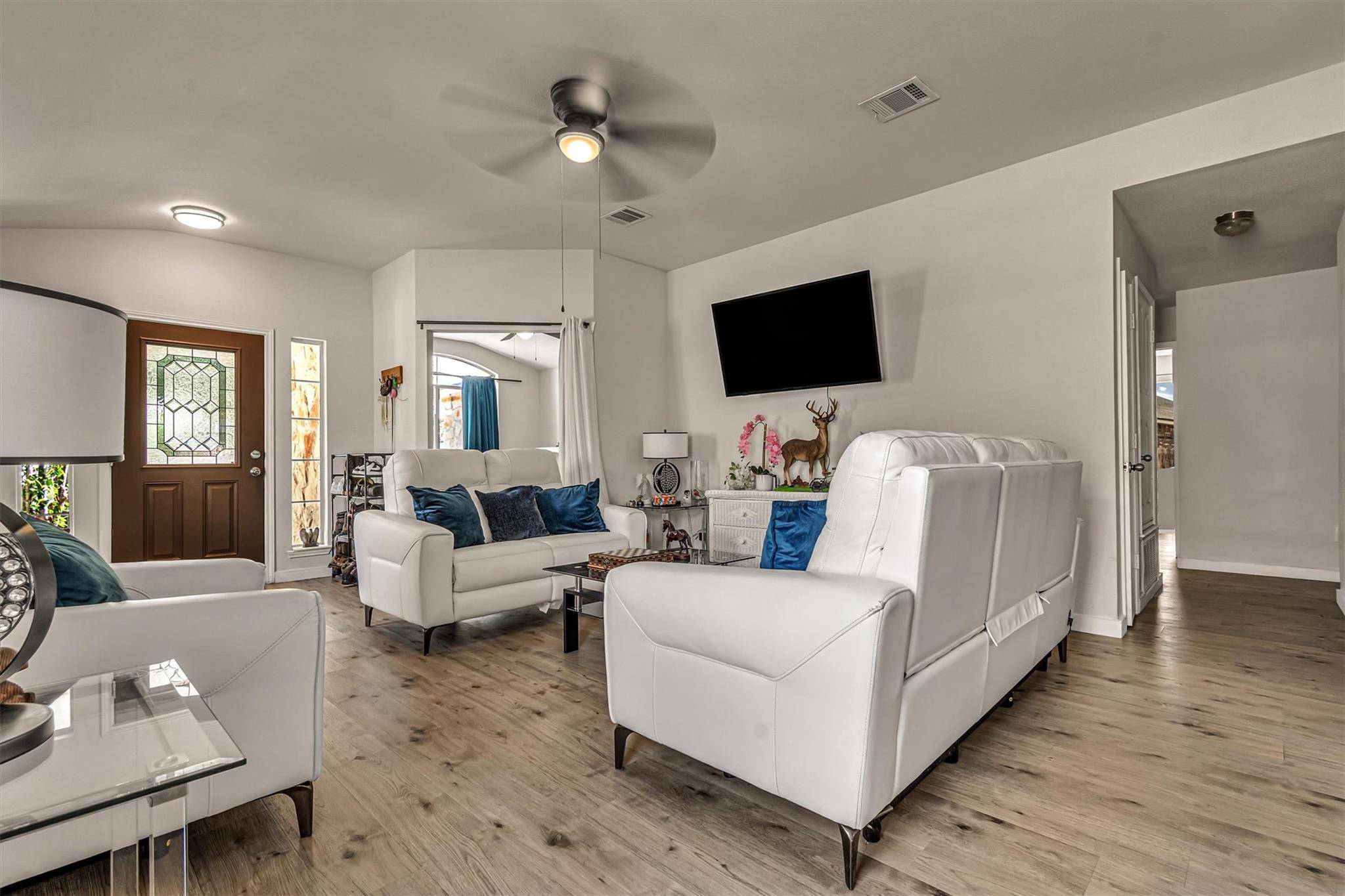 915 Flanagan DR, Leander, TX 78641