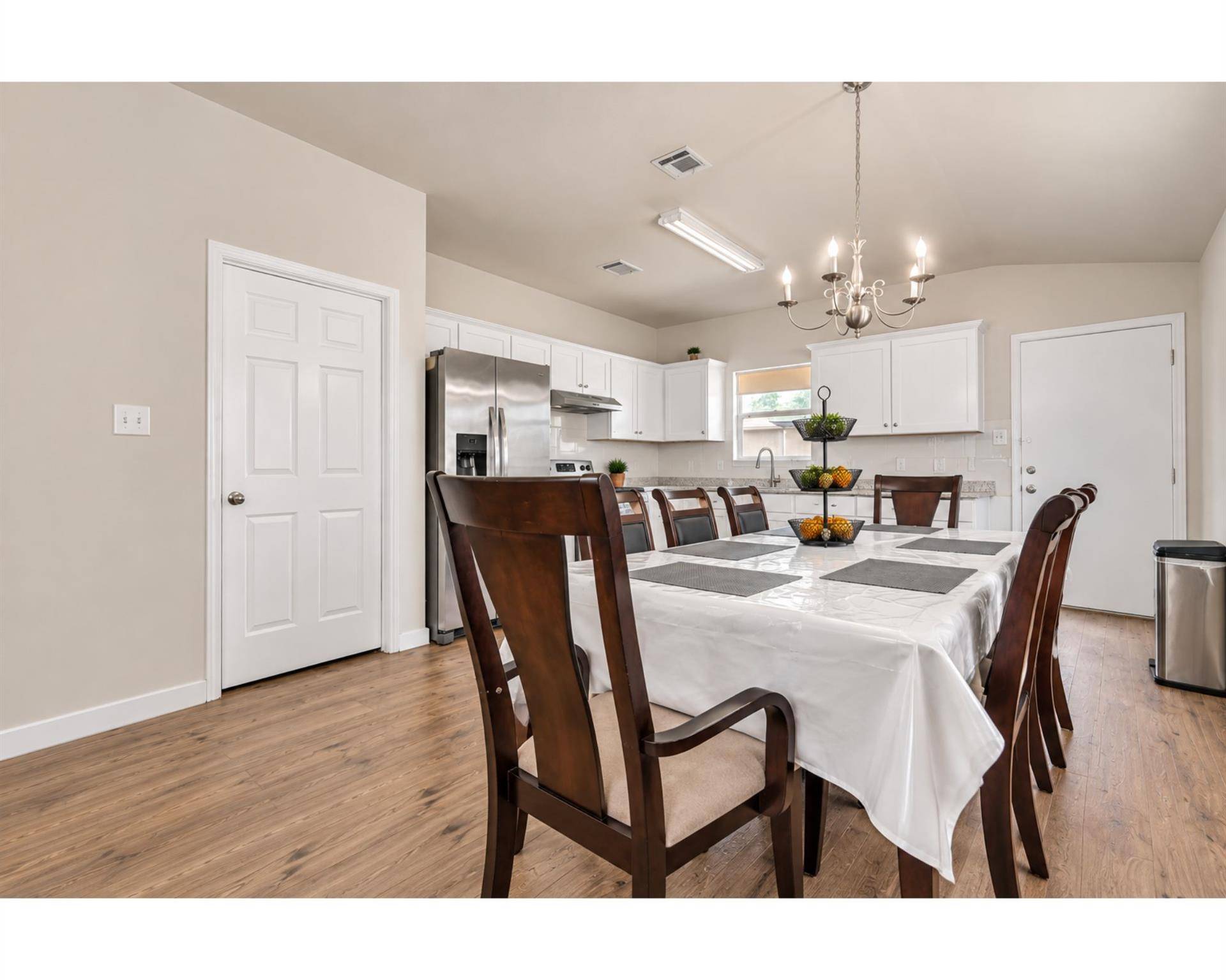 915 Flanagan DR, Leander, TX 78641