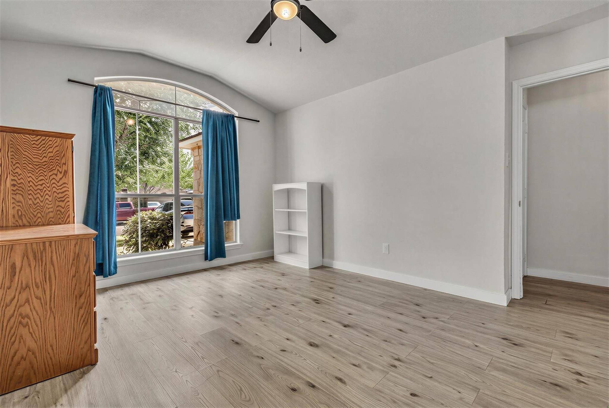 915 Flanagan DR, Leander, TX 78641