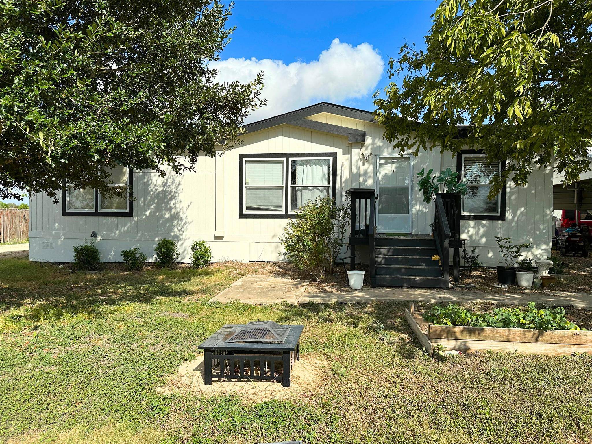 2130 Mathias LN, Kyle, TX 78640