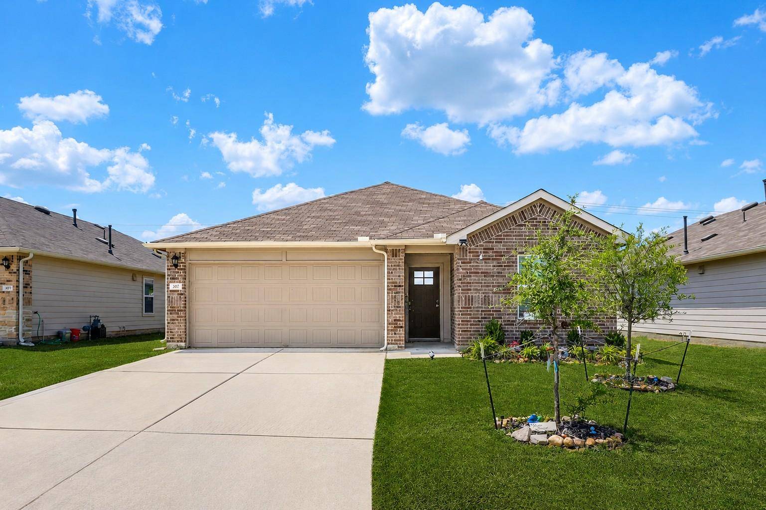 307 Abbey LN, Lockhart, TX 78644