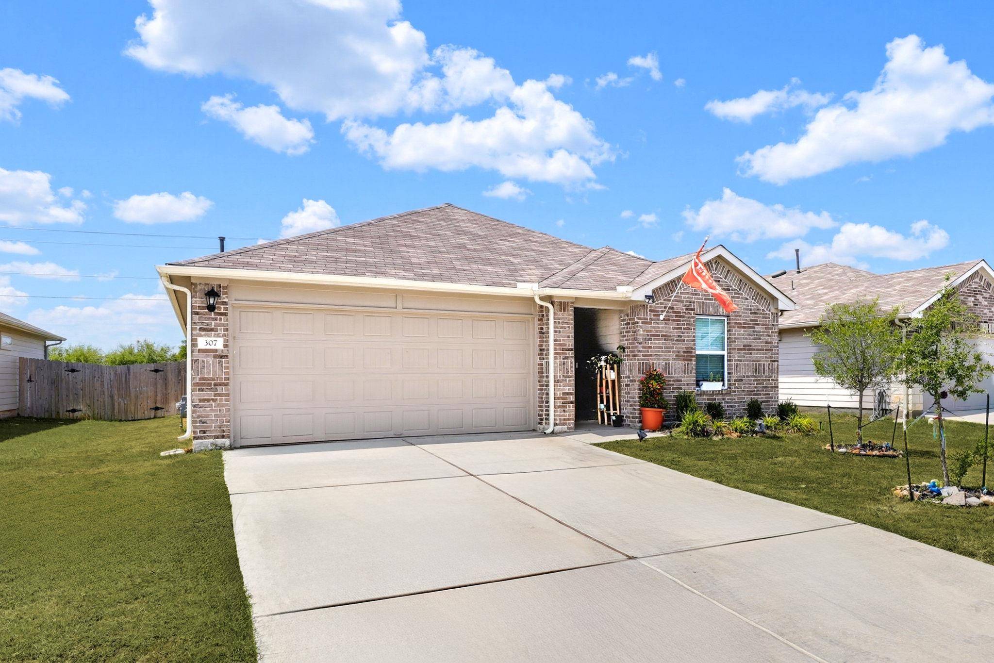307 Abbey LN, Lockhart, TX 78644