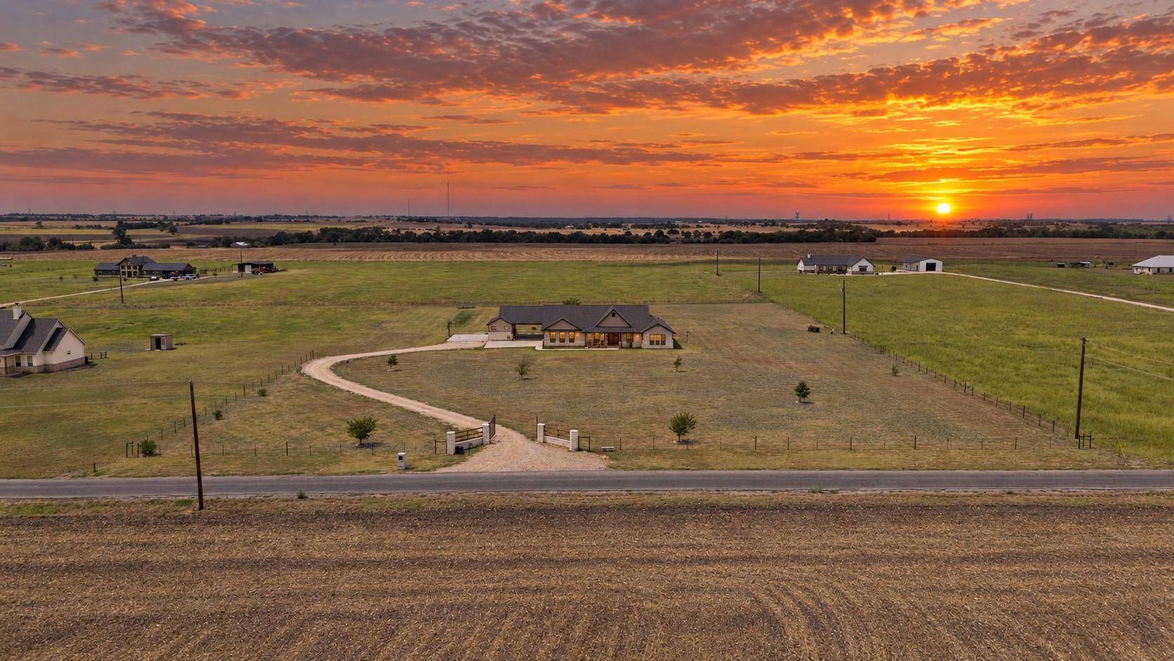 323 County Road 301, Granger, TX 76530