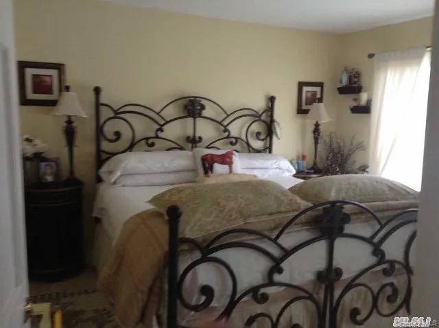 326 Lincoln AVE, Brentwood, NY 11717