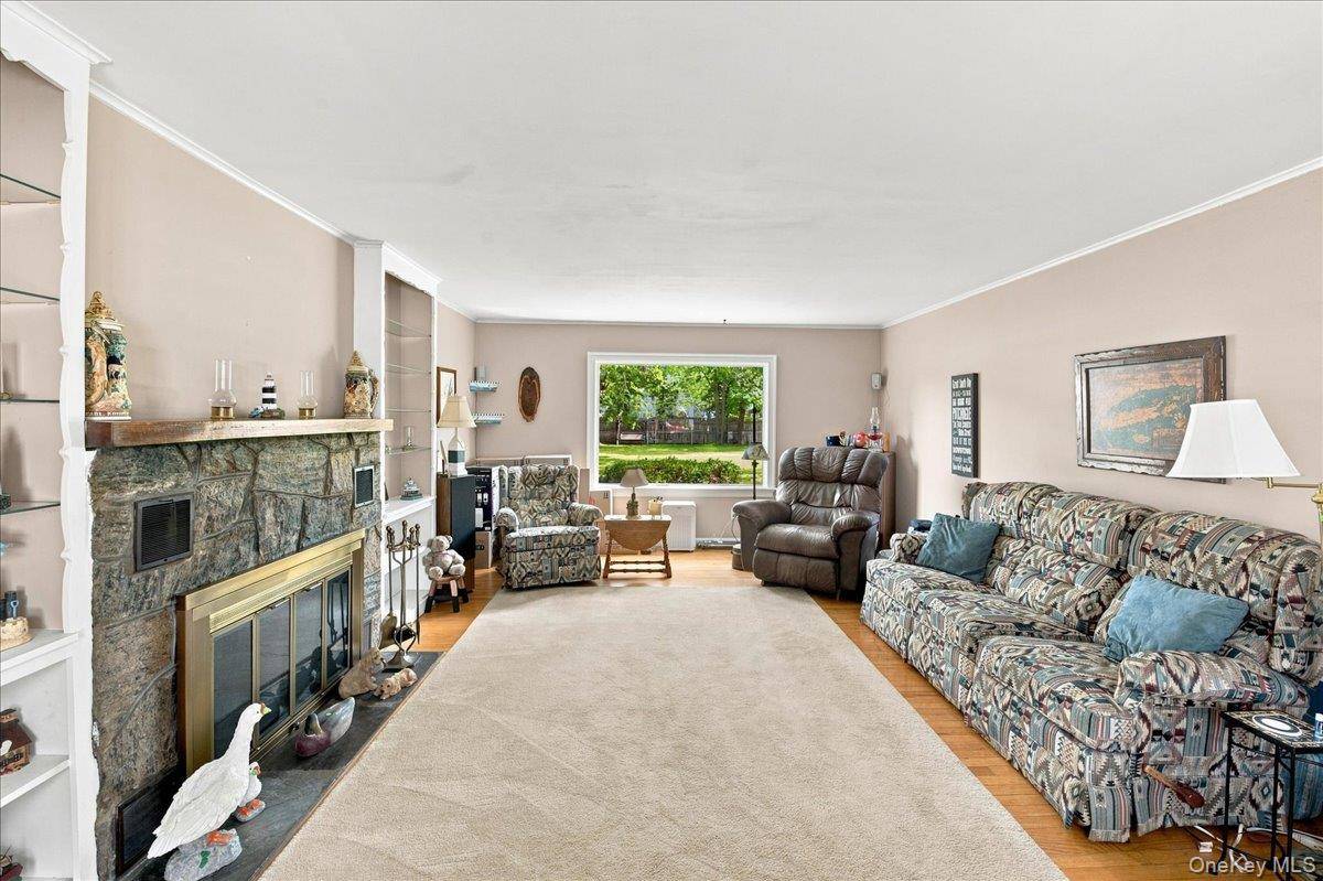 297 Maple AVE, Patchogue, NY 11772