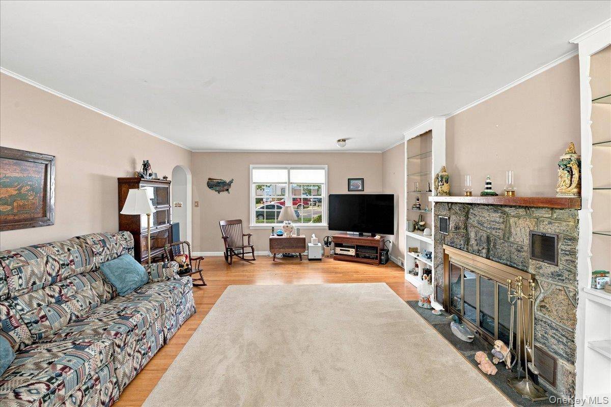 297 Maple AVE, Patchogue, NY 11772