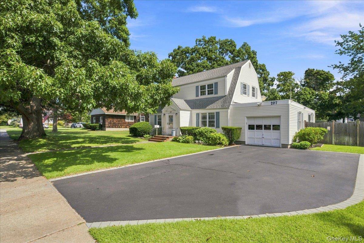 297 Maple AVE, Patchogue, NY 11772