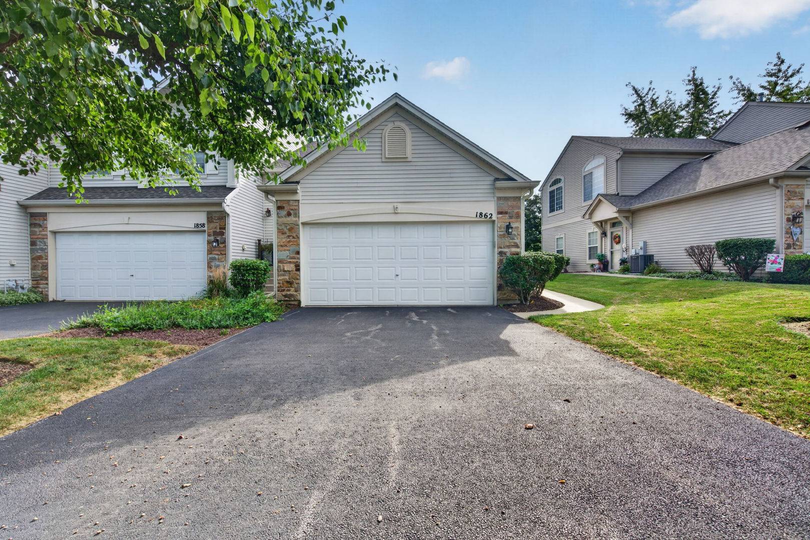 1862 Wisteria DR #1862, Aurora, IL 60503