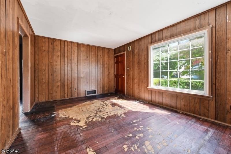 588 Quinton Ave, Kenilworth Boro, NJ 07033