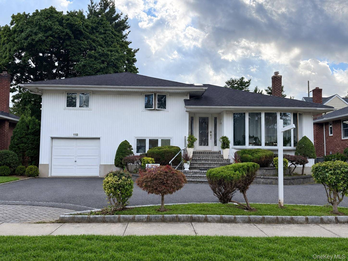118 Leahy ST, Jericho, NY 11753