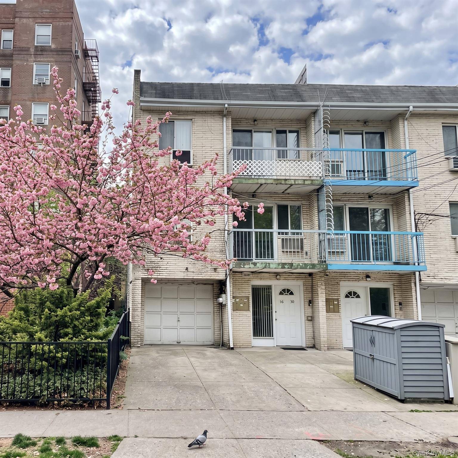 76-30 Grand Central Pkwy, Forest Hills, NY 11375