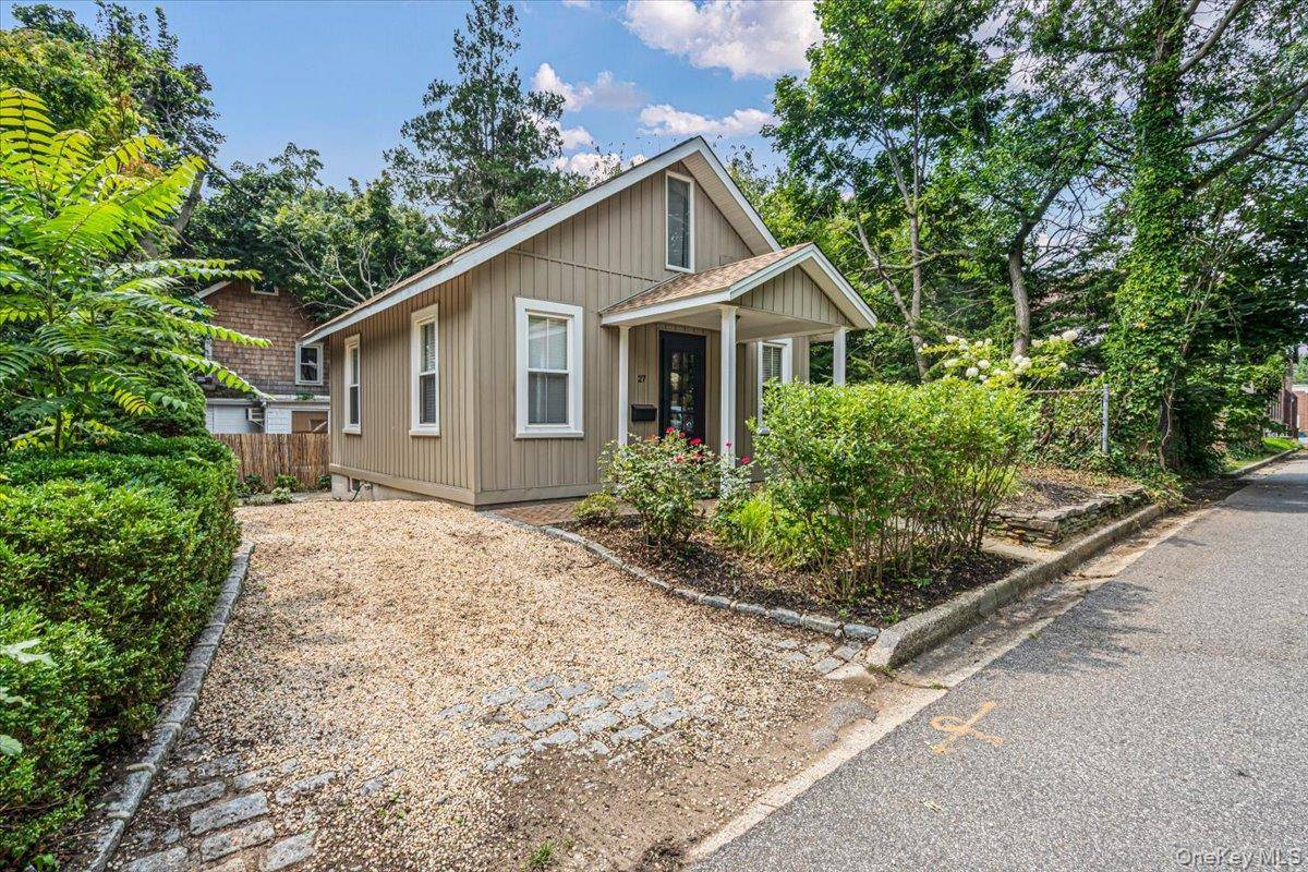 27 12th AVE, Sea Cliff, NY 11579