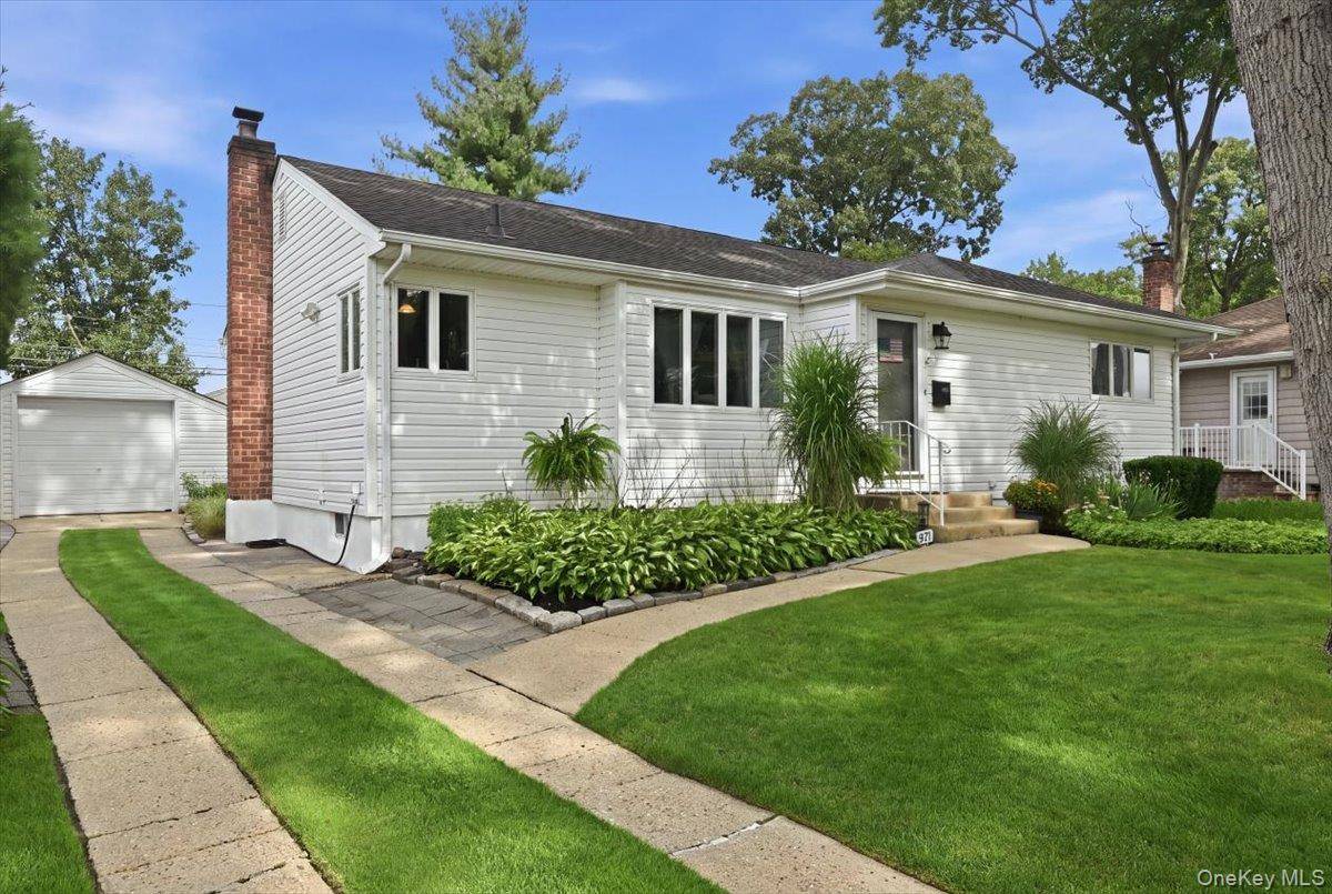 1471 Beech LN, East Meadow, NY 11554