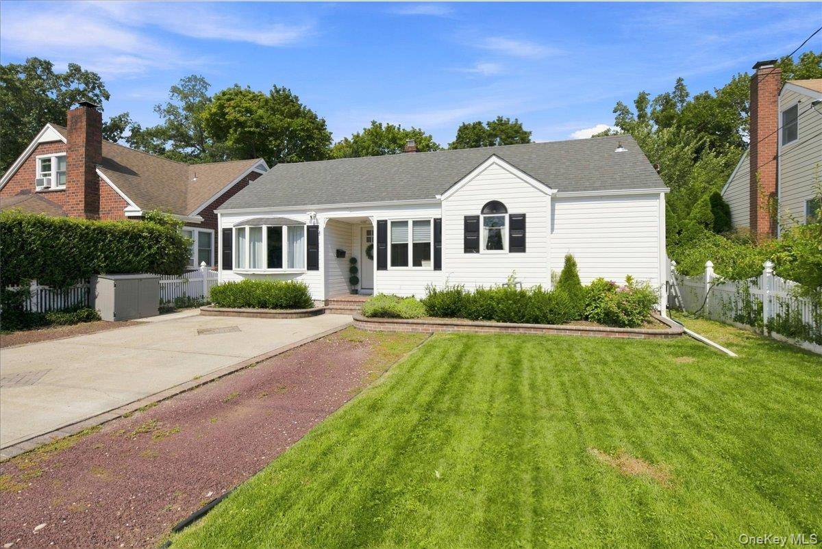 51 Dawson AVE, Kings Park, NY 11754