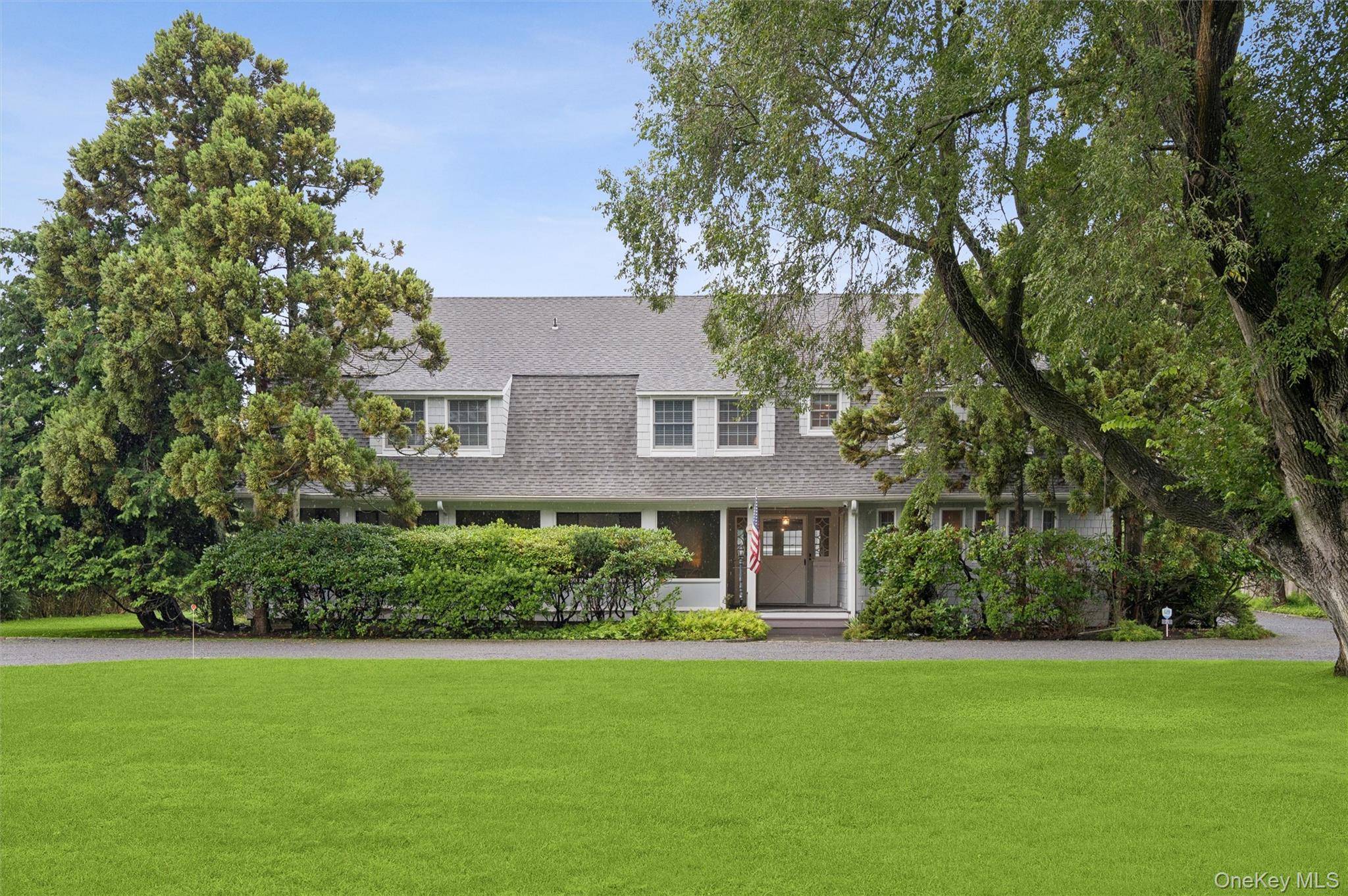 21 Seafield LN, Westhampton Beach, NY 11978