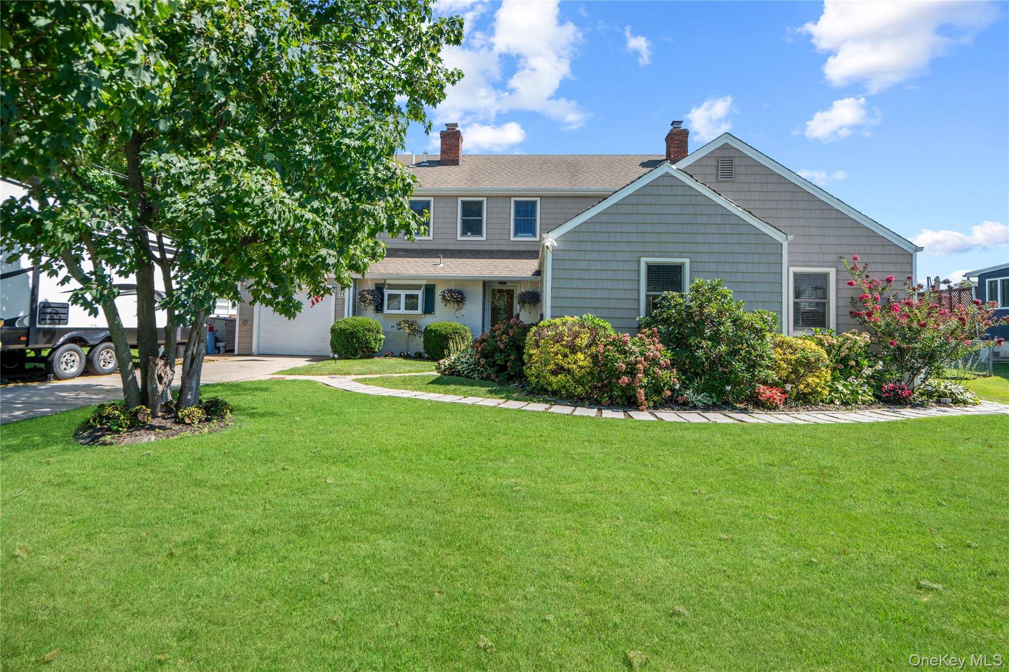73 Maple AVE, Bay Shore, NY 11706