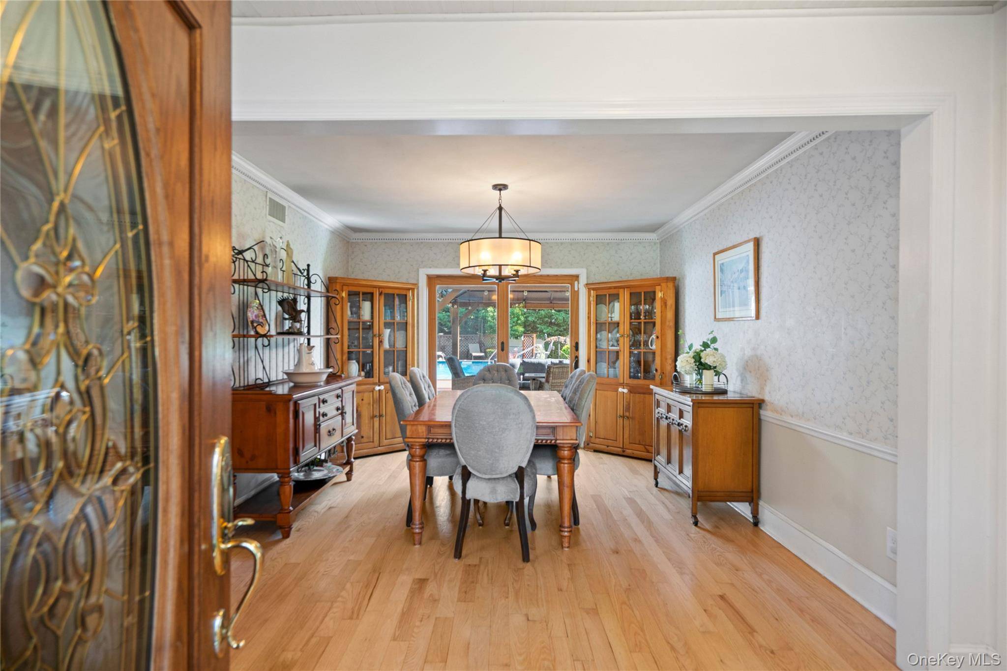 73 Maple AVE, Bay Shore, NY 11706