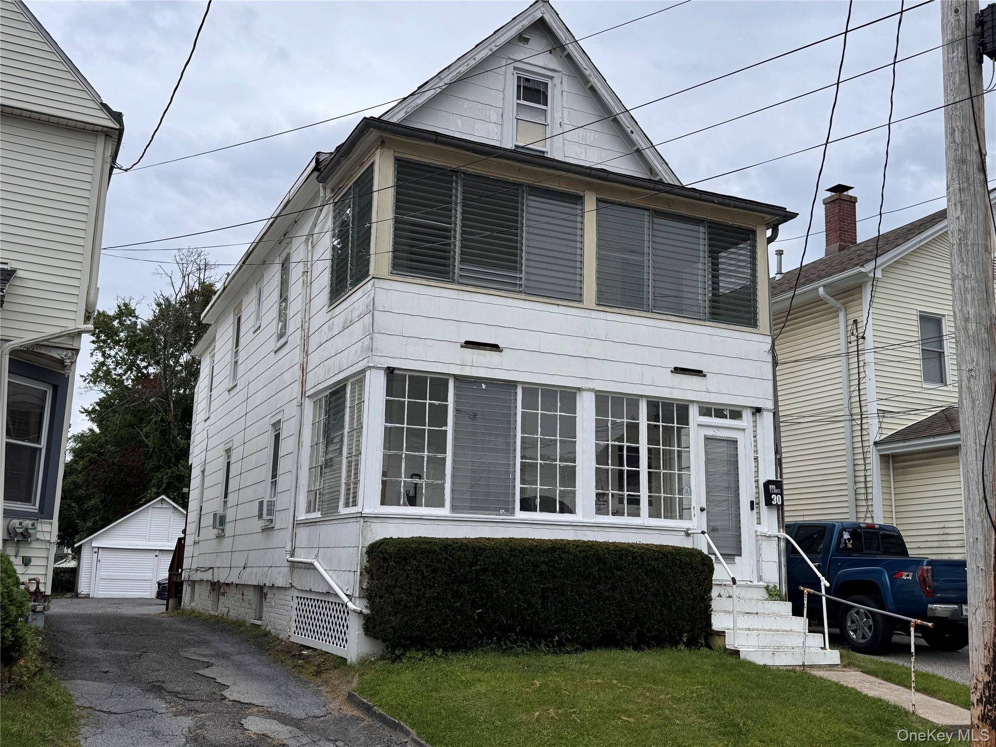 30 Crescent PL, Middletown, NY 10940