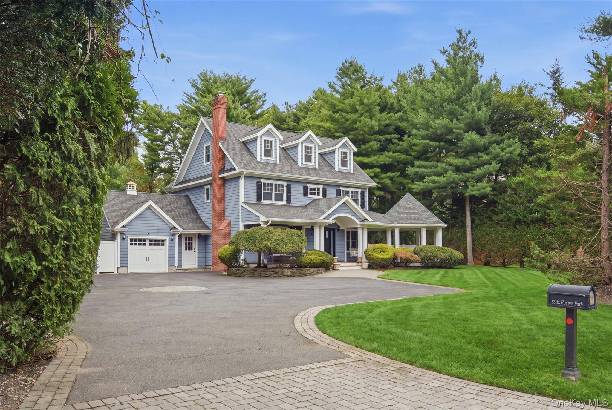 65 E Rogues PATH, Huntington, NY 11746