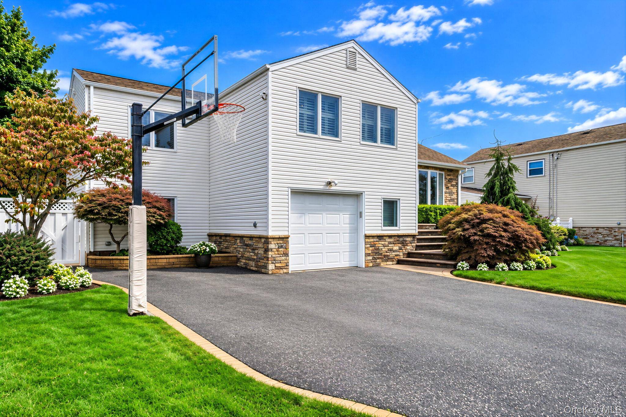 464 N Atlanta AVE, Massapequa, NY 11758