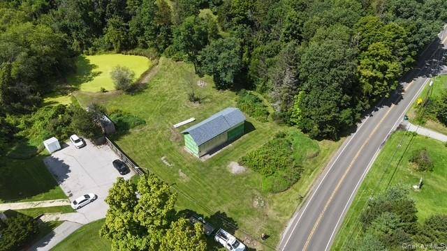 595 N Quaker LN, Hyde Park, NY 12538