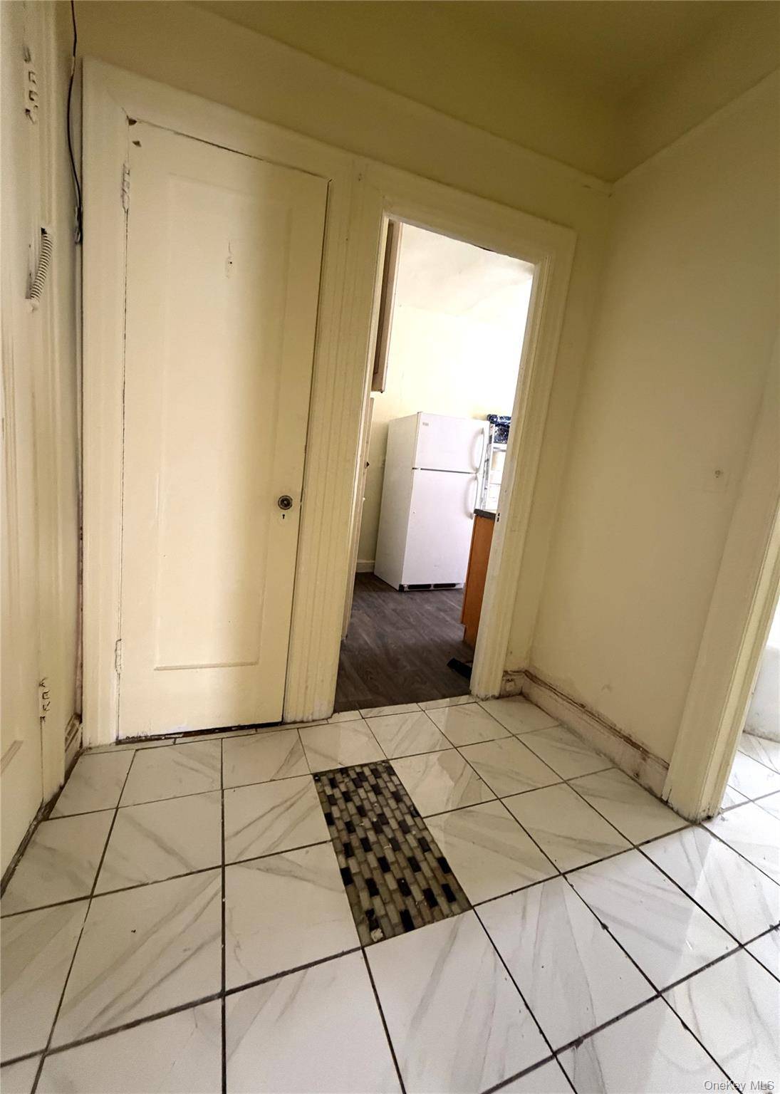 719 E 242nd ST, Bronx, NY 10470