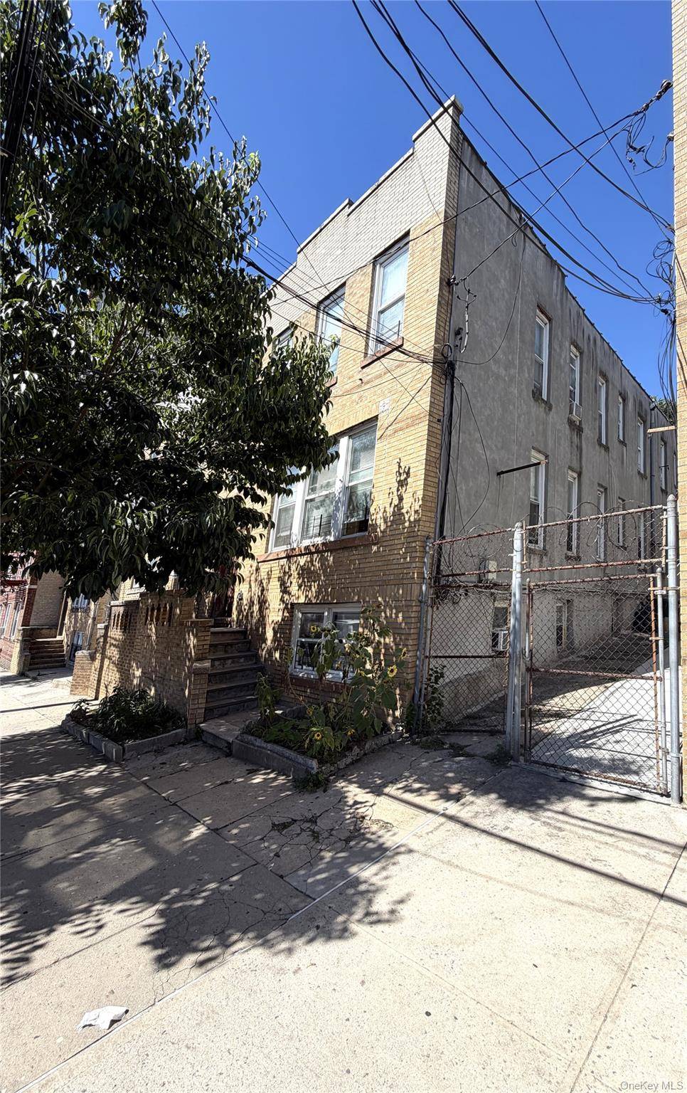 719 E 242nd ST, Bronx, NY 10470