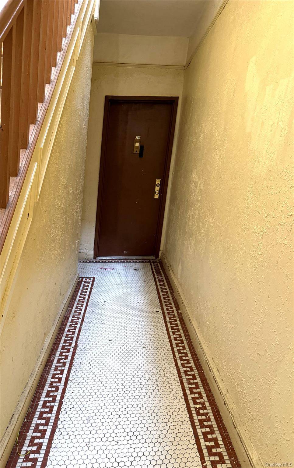 719 E 242nd ST, Bronx, NY 10470