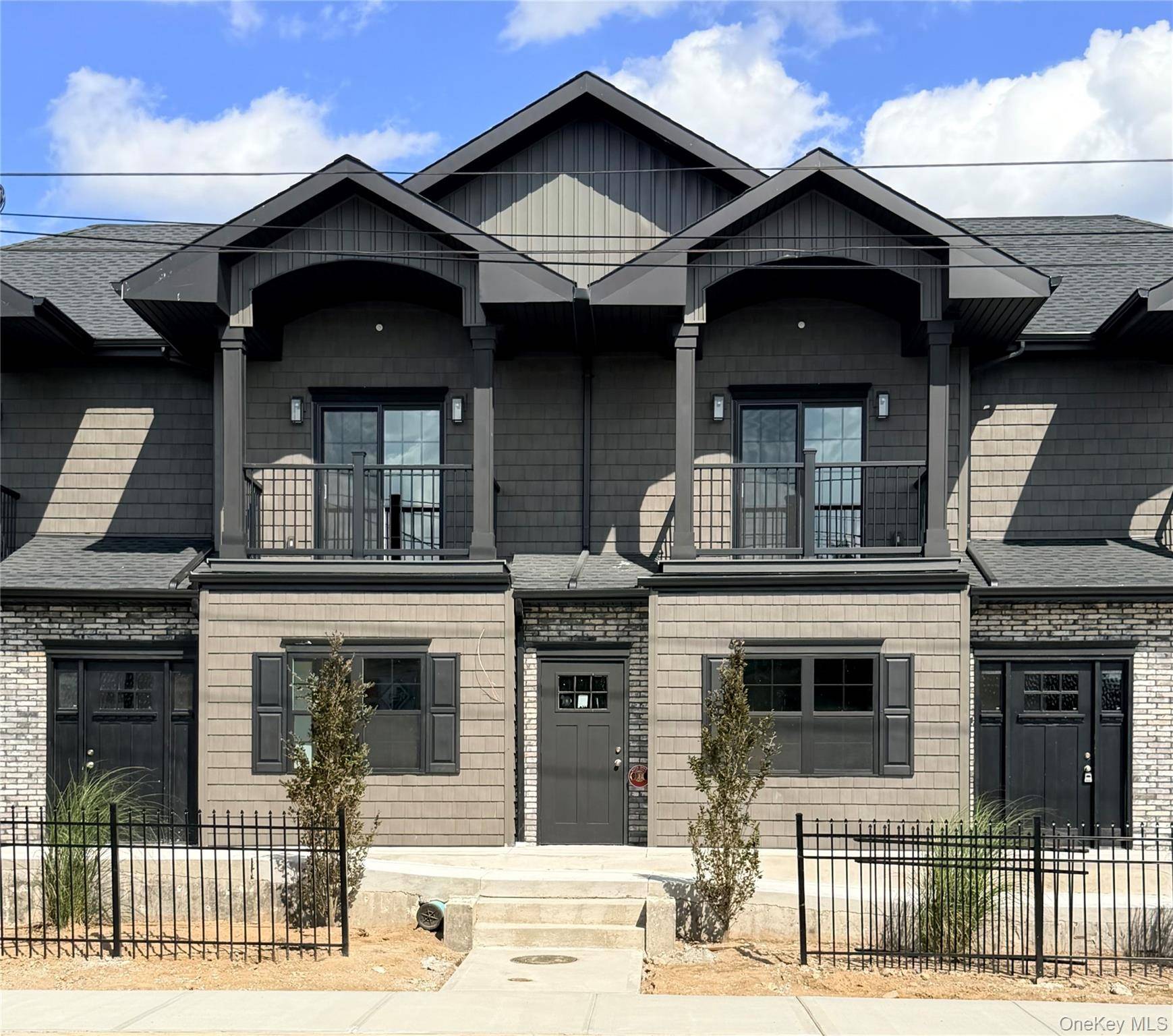 1220 Doges Prom #1B, Copiague, NY 11757