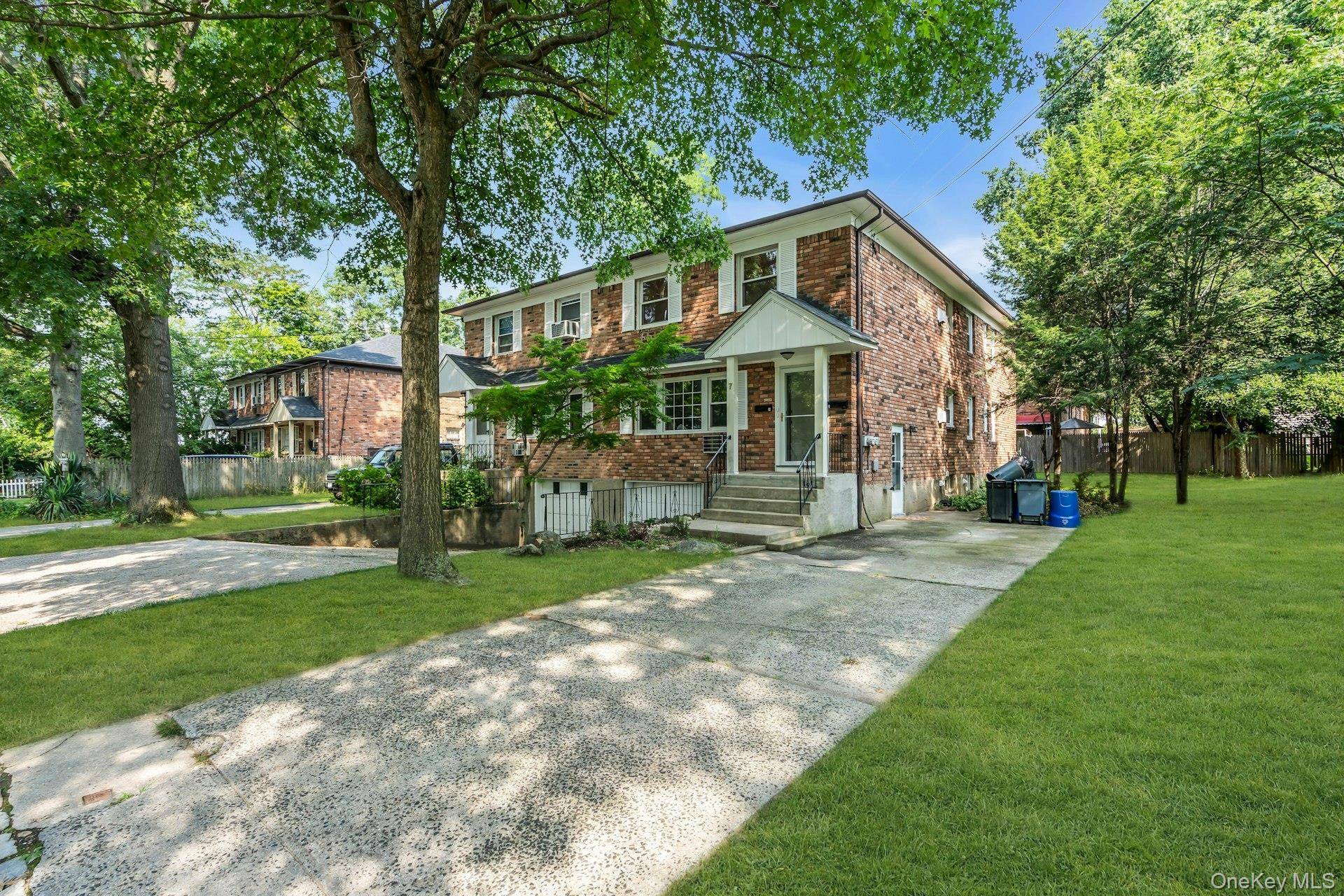 7 Anchorage RD #2, Port Washington, NY 11050
