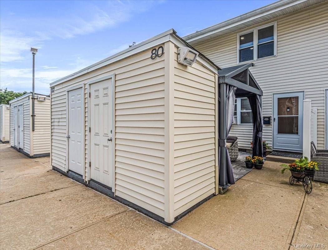 80 Townhouse RD #80N, Huntington Station, NY 11746