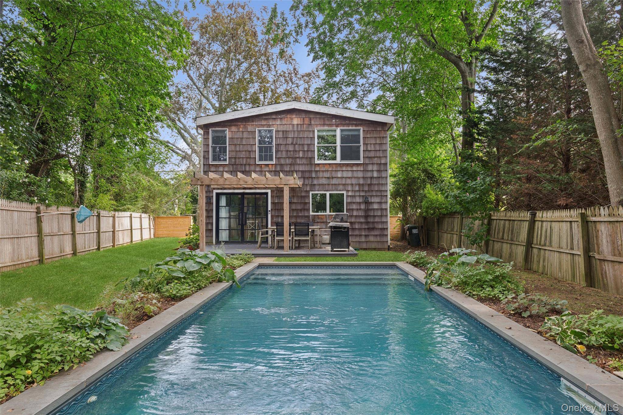 212 LUMBER LN, Bridgehampton, NY 11932
