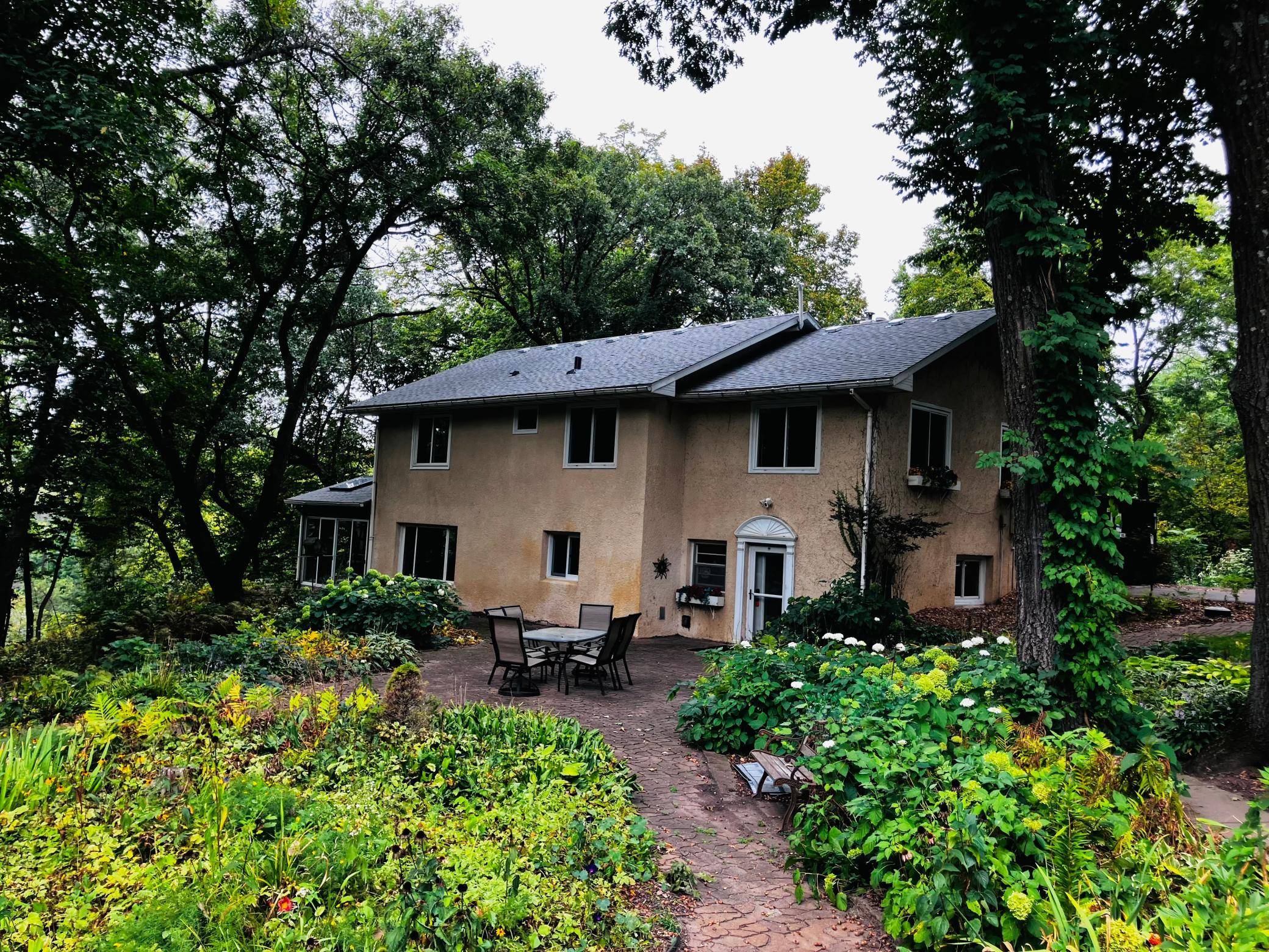 9551 Riverview RD, Eden Prairie, MN 55347