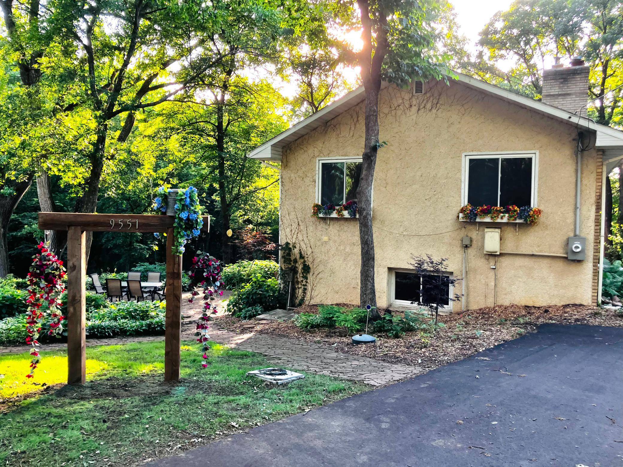 9551 Riverview RD, Eden Prairie, MN 55347
