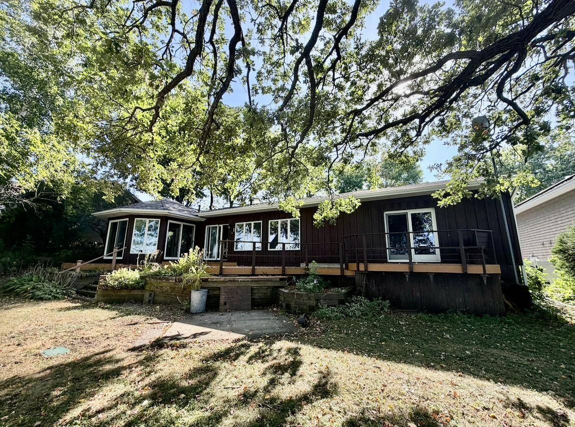 168 Peninsula RD, Medicine Lake, MN 55441