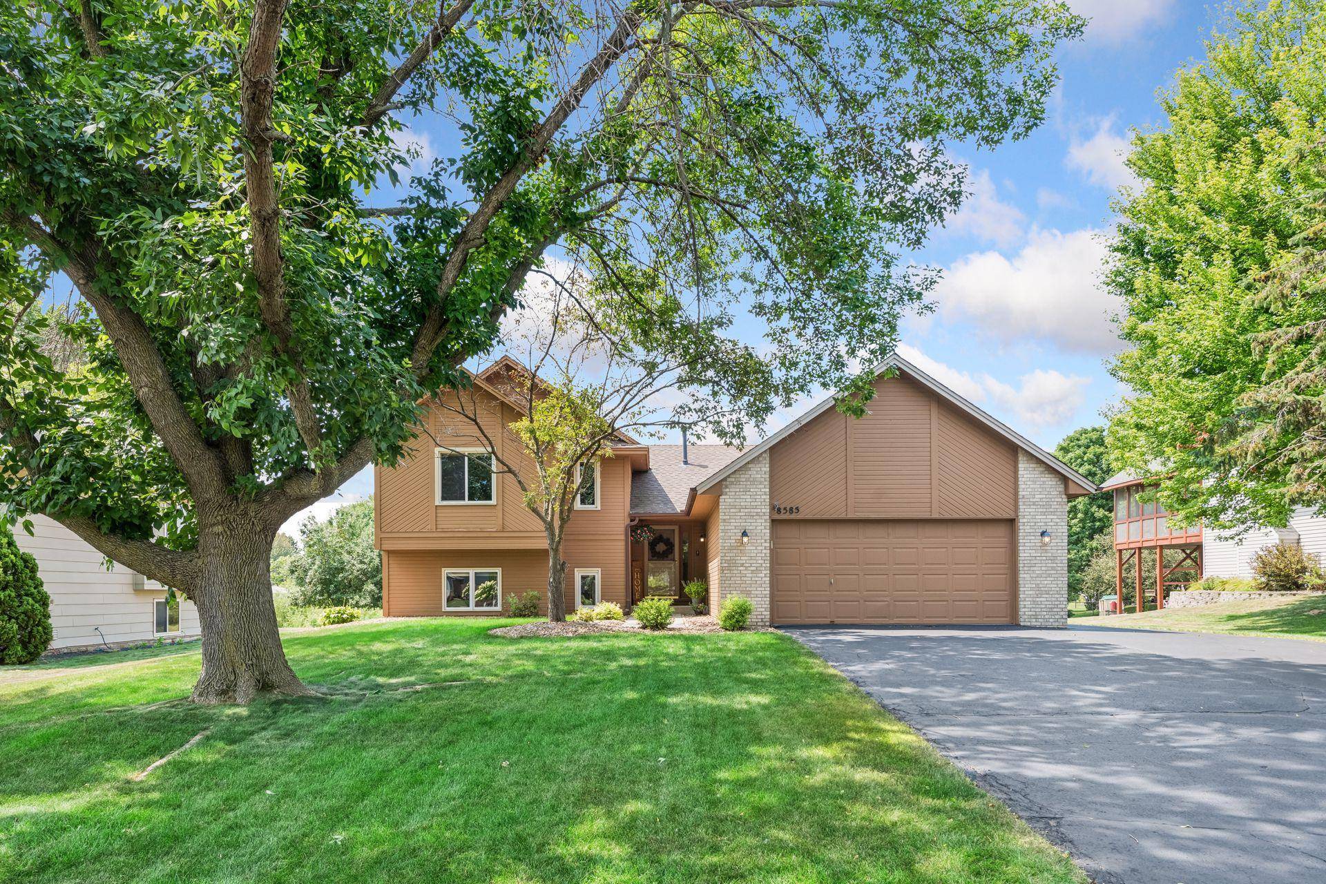 8585 Chanhassen Hills DR S, Chanhassen, MN 55317