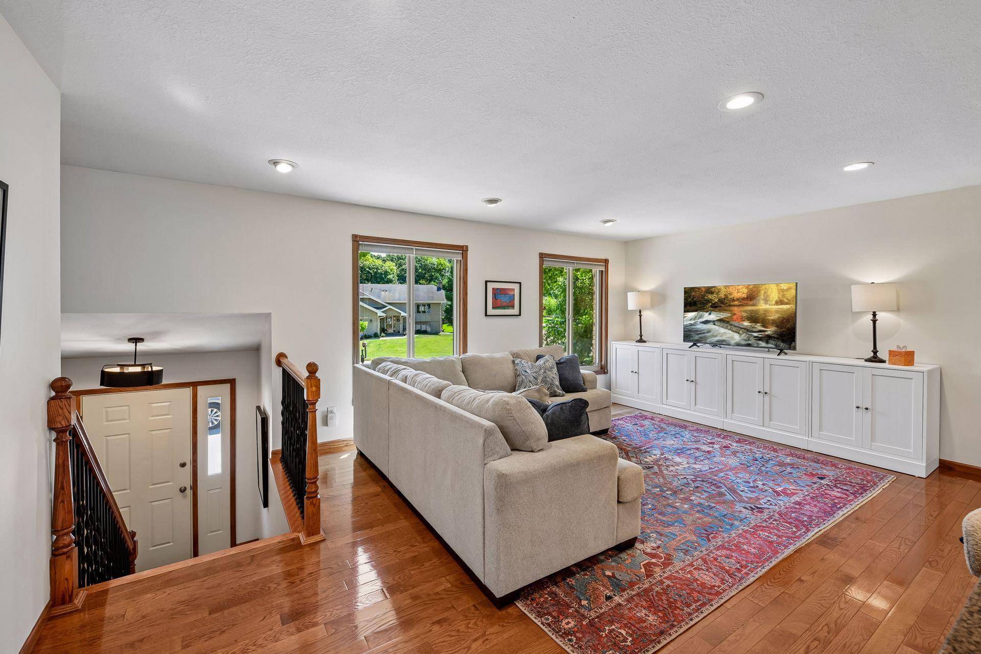 7011 Eagle RDG, Eden Prairie, MN 55346