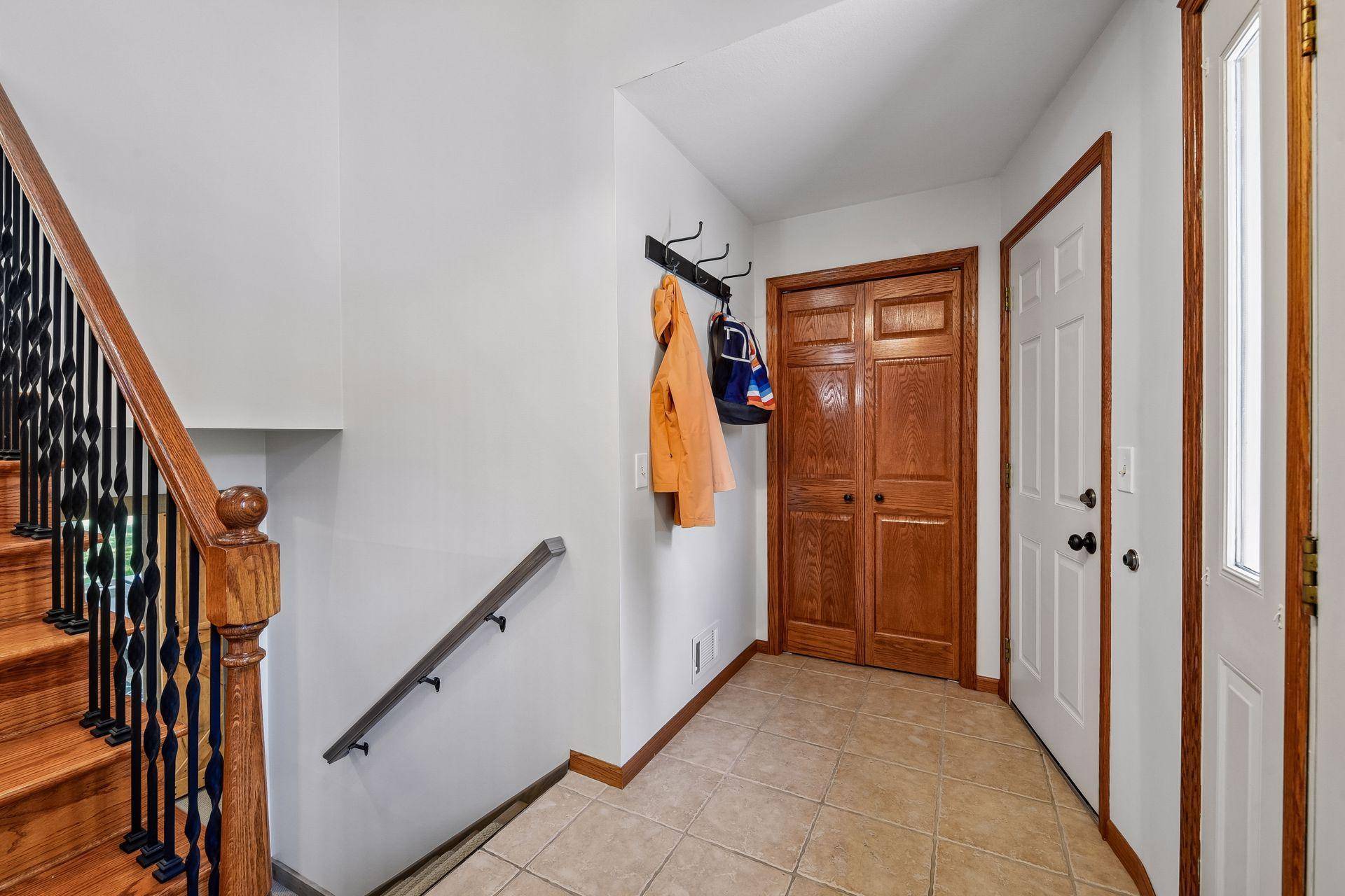 7011 Eagle RDG, Eden Prairie, MN 55346