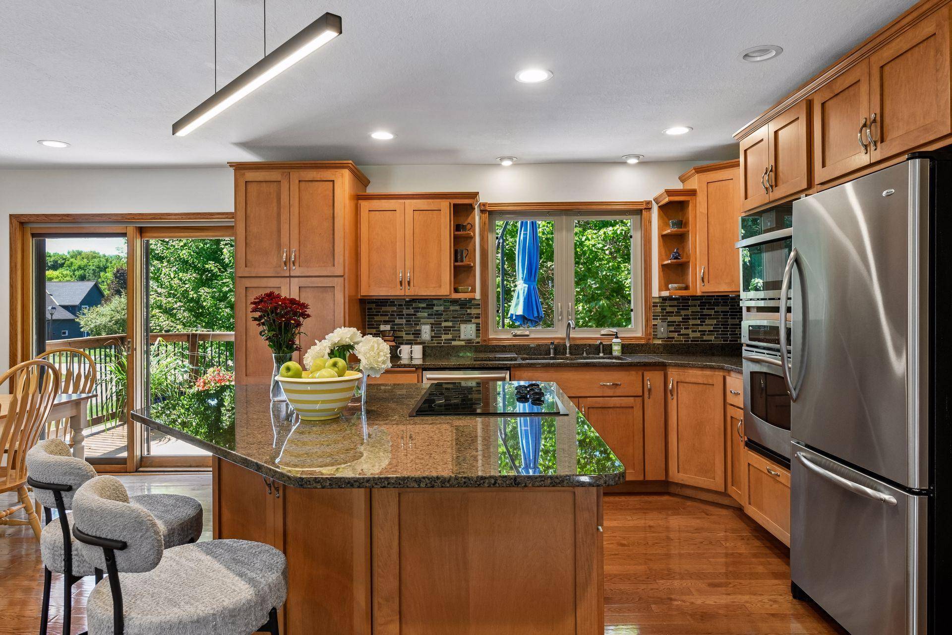 7011 Eagle RDG, Eden Prairie, MN 55346
