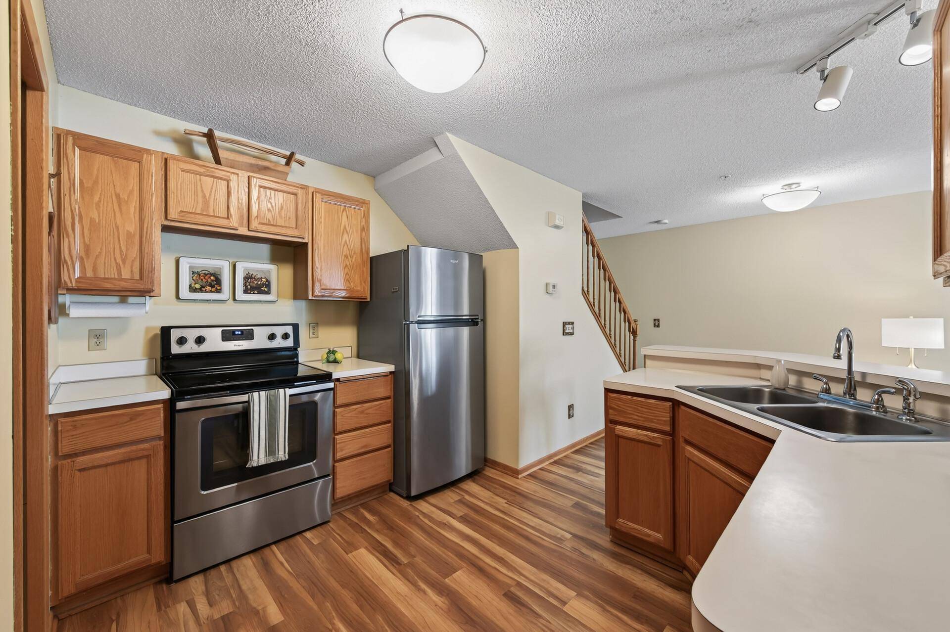 493 Marshland TRL, Chanhassen, MN 55317