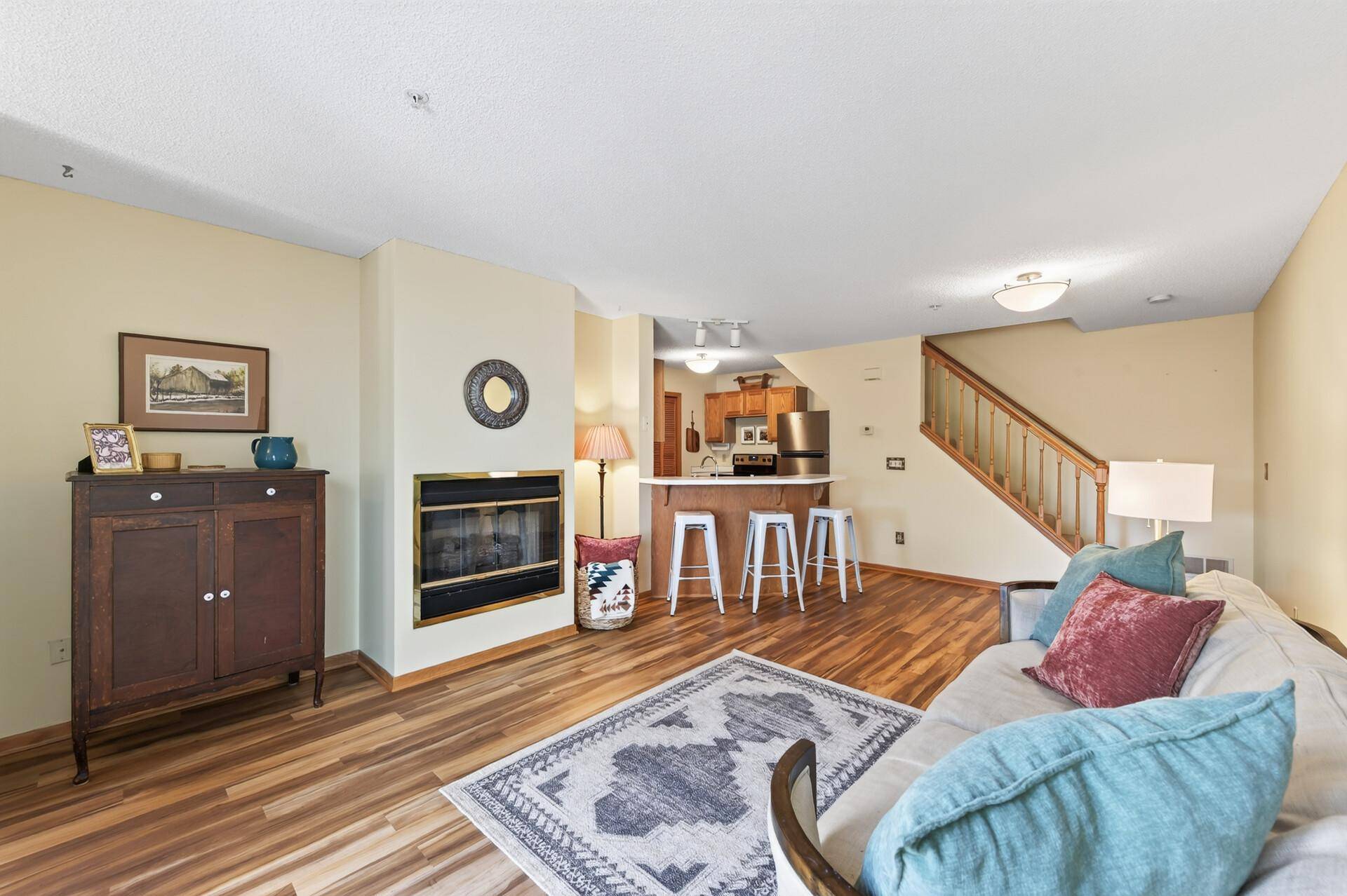 493 Marshland TRL, Chanhassen, MN 55317