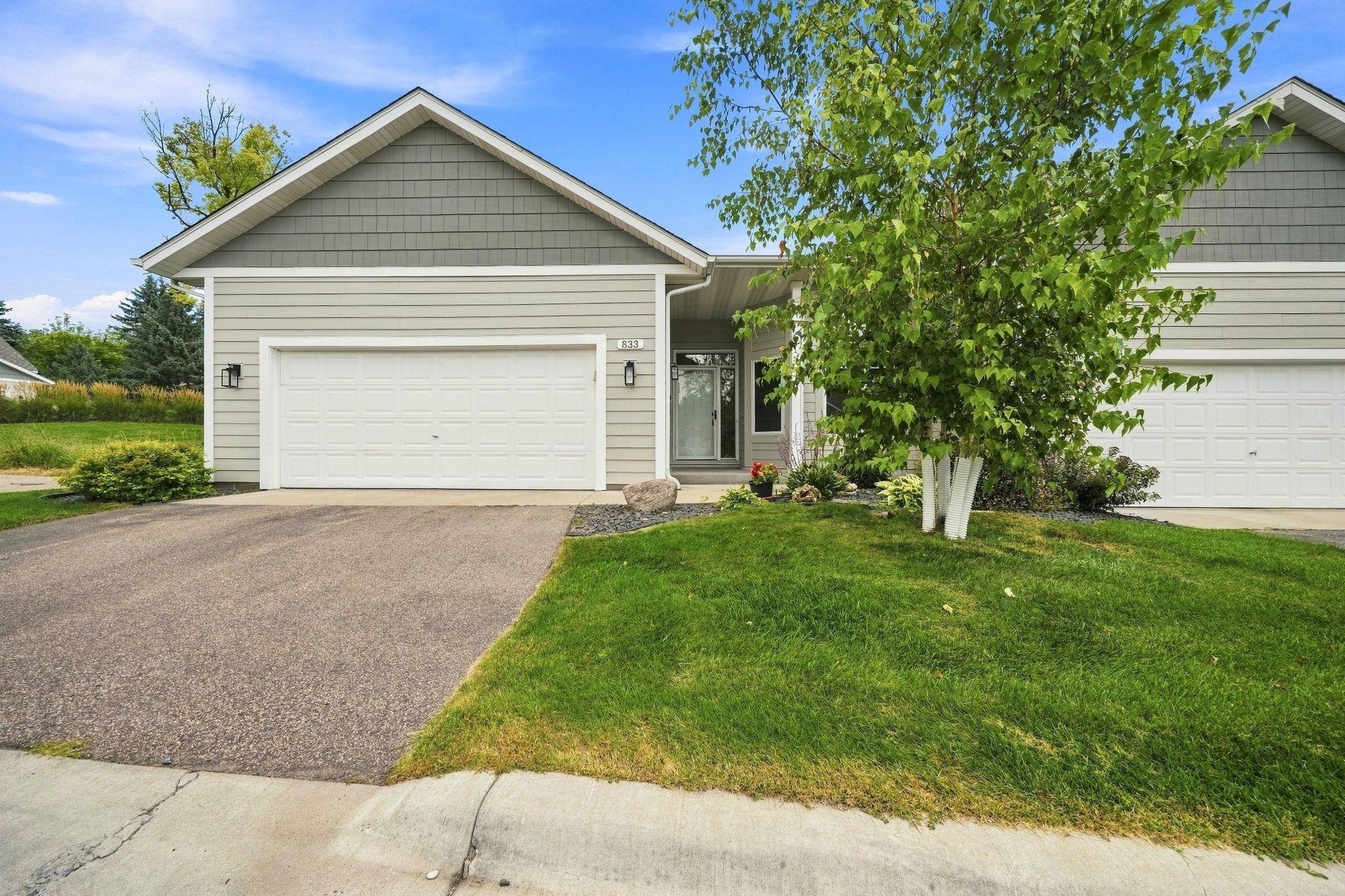 833 Southcross DR E, Burnsville, MN 55306
