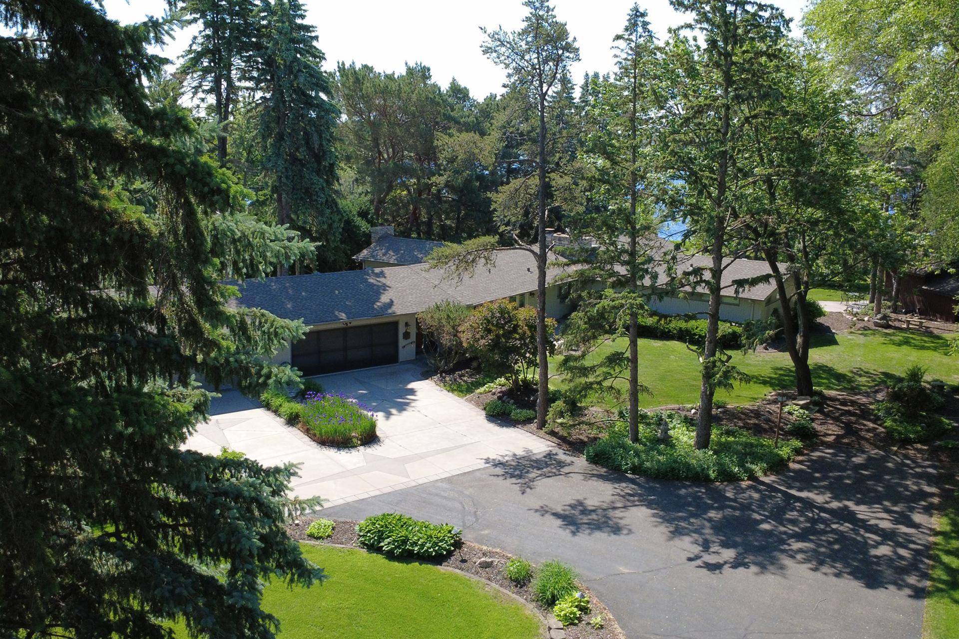 2205 Long Lake RD, New Brighton, MN 55112