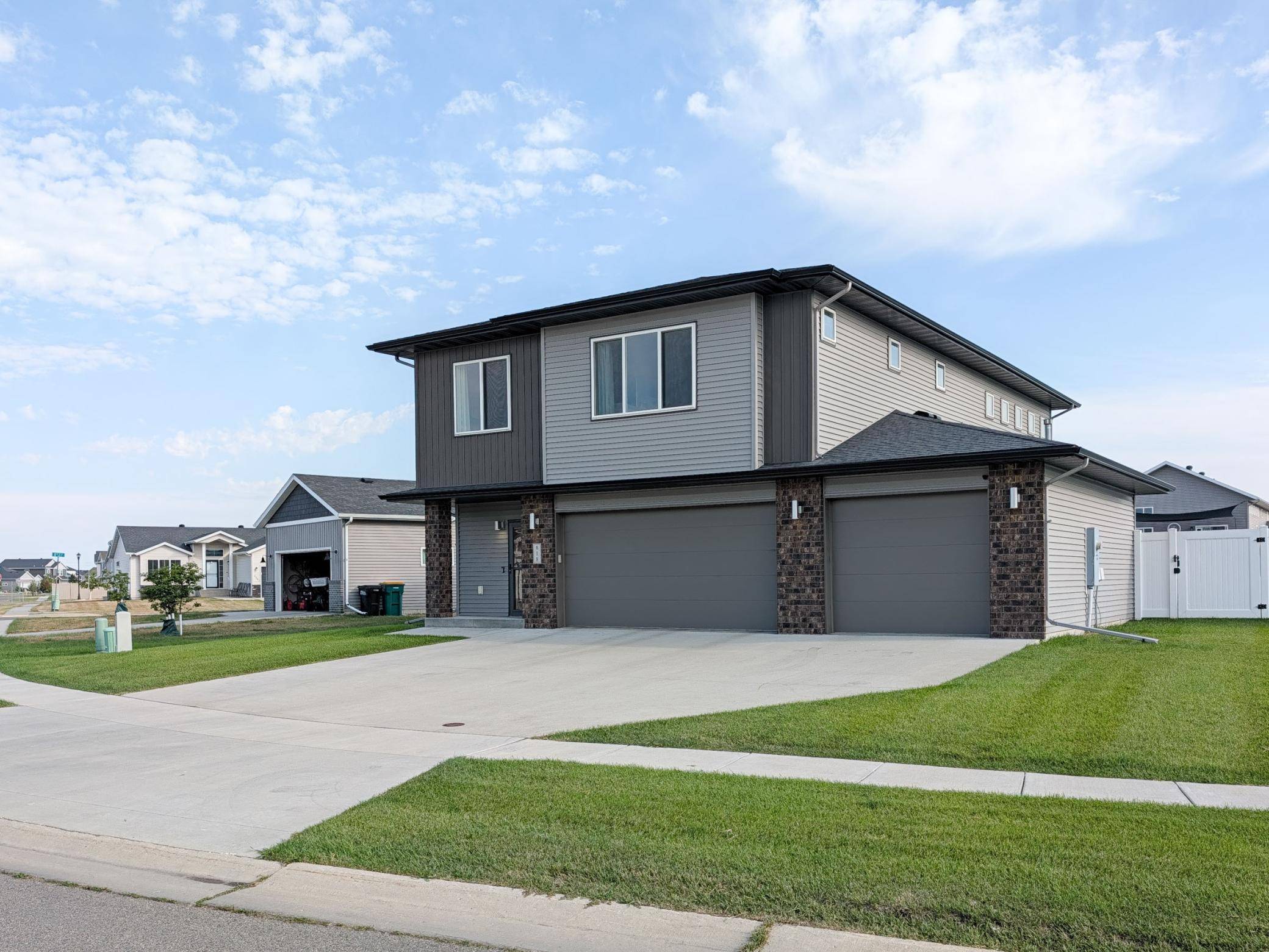 818 ALBERT DR W, West Fargo, ND 58078