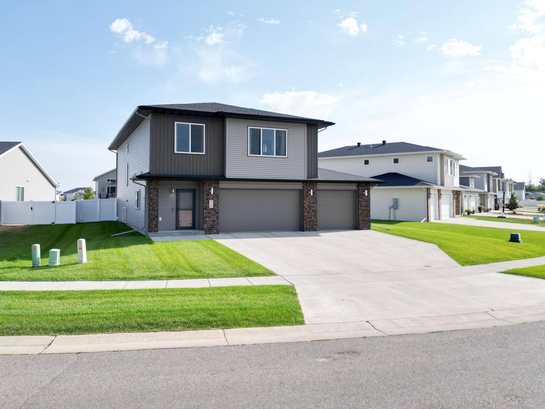 818 ALBERT DR W, West Fargo, ND 58078