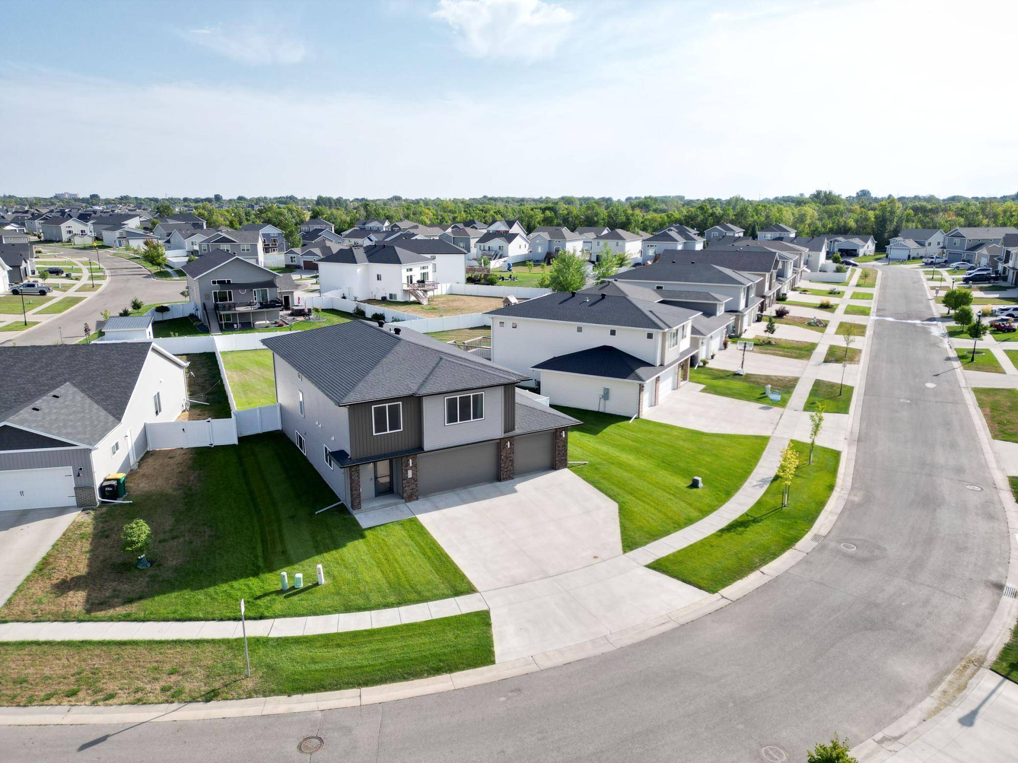 818 ALBERT DR W, West Fargo, ND 58078