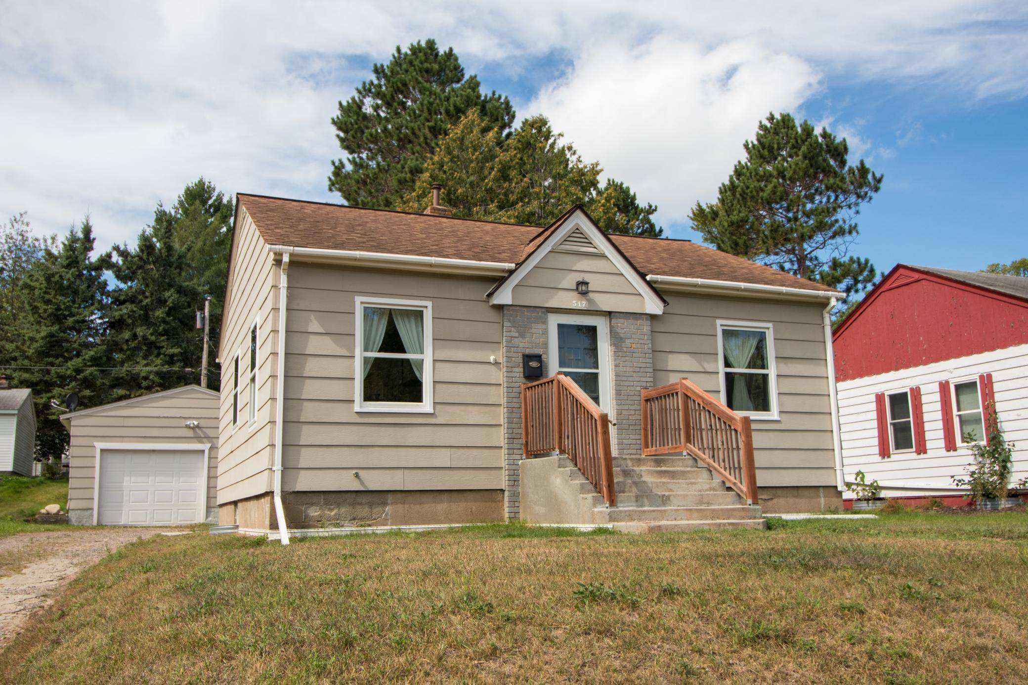 517 NE 10th AVE, Grand Rapids, MN 55744